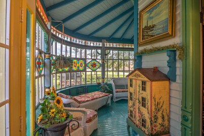 Russellville House w/ Garden - Walk to Main Street