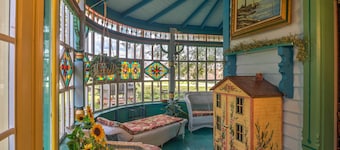 Russellville House w/ Garden - Walk to Main Street