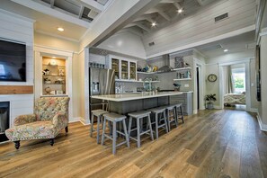 Apartment (3 Bedrooms) | Interior - Charming Renovated Avalon Townhome, Walk to Beach! (Avalon)