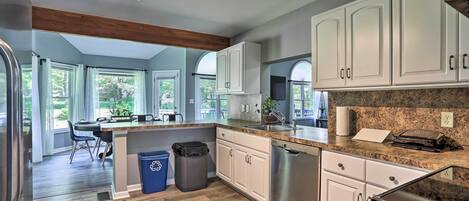 Cottage (5 Bedrooms) | Private kitchen | Microwave, oven, stovetop, dishwasher