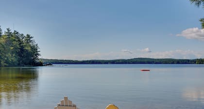 'the Birches' Raymond Getaway w/ Beach & Boat Dock