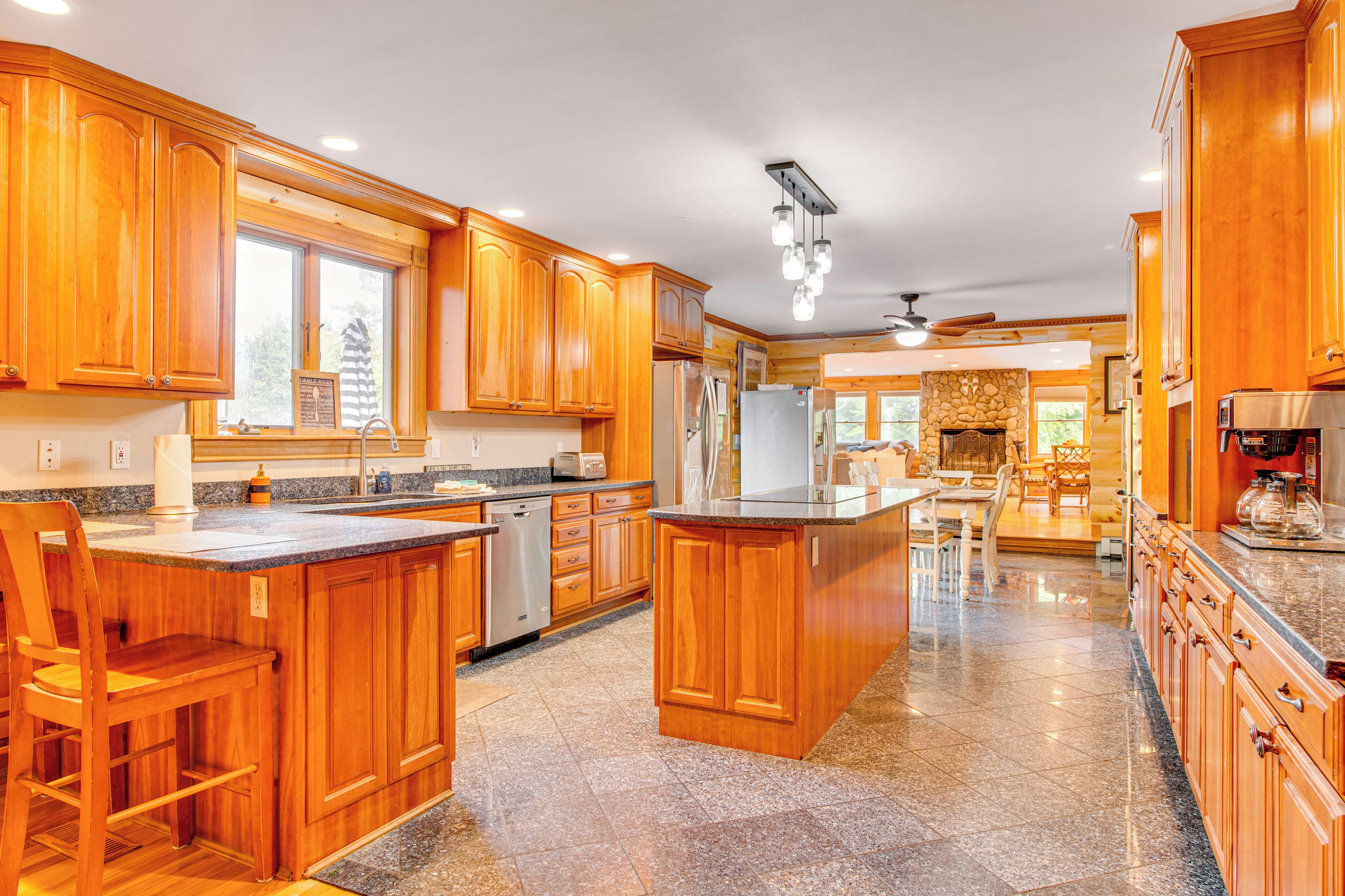 House (5 Bedrooms) | Interior