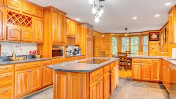 House (5 Bedrooms) | Interior