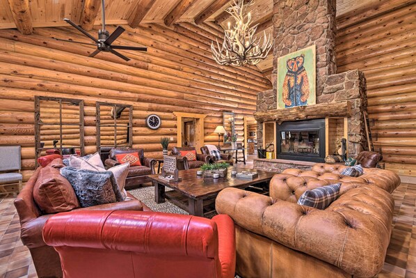 House (5 Bedrooms) | Interior