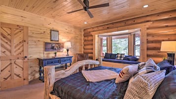 House (5 Bedrooms) | Interior