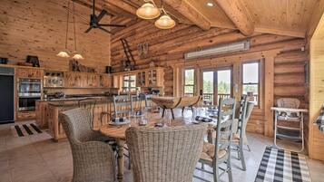 House (5 Bedrooms) | Interior