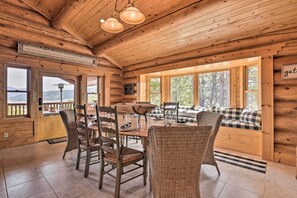 House (5 Bedrooms) | Interior