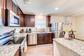 House (3 Bedrooms) | Interior - ~ 6 Mi to Waco: Newly Constructed Family Home (Waco)