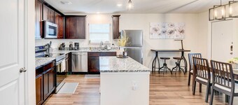 ~ 6 Mi to Waco: Newly Constructed Family Home