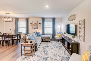 House (3 Bedrooms) | Interior - ~ 6 Mi to Waco: Newly Constructed Family Home (Waco)