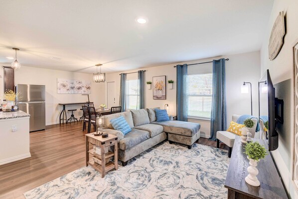 House (3 Bedrooms) | Interior