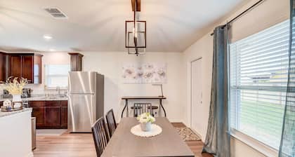 ~ 6 Mi to Waco: Newly Constructed Family Home