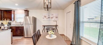 ~ 6 Mi to Waco: Newly Constructed Family Home