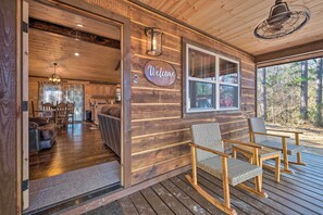 Interior - Updated Cabin w/ Fire Pit: 2 Mi to UTV & Hike (Hodgen)