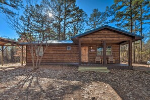 Interior - Updated Cabin w/ Fire Pit: 2 Mi to UTV & Hike (Hodgen)