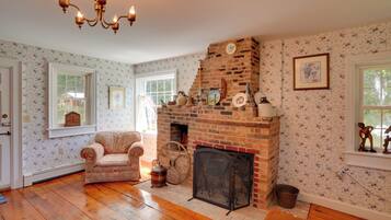 House (6 Bedrooms) | Interior