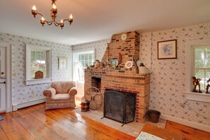 House (6 Bedrooms) | Interior