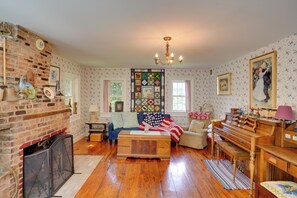 House (6 Bedrooms) | Interior - Waterfalls and Trails at 'the Mills At Green Hole' (Hillsdale)