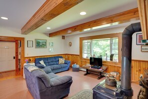 House (6 Bedrooms) | Interior - Waterfalls and Trails at 'the Mills At Green Hole' (Hillsdale)