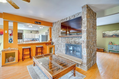 Breweries, Hiking Trails & Museums: Monument House