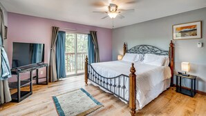A bedroom with a bed, a desk, and a ceiling fan. - Breweries, Hiking Trails & Museums: Monument House (Monument)
