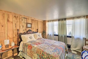 Apartment (2 Bedrooms) | 2 bedrooms, iron/ironing board, bed sheets