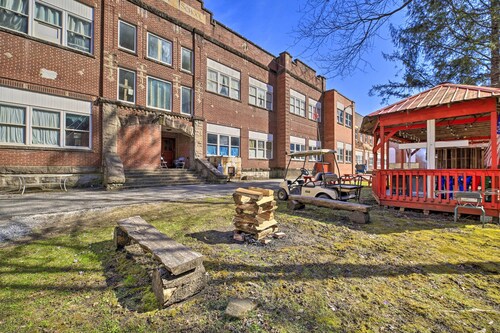 Unique ATV Apartment in Remodeled Schoolhouse