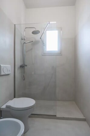 Shower, hair dryer, bidet, towels - Gallipoli area - Matino vacation home (Suite Foscolo) - Salento (Matino)