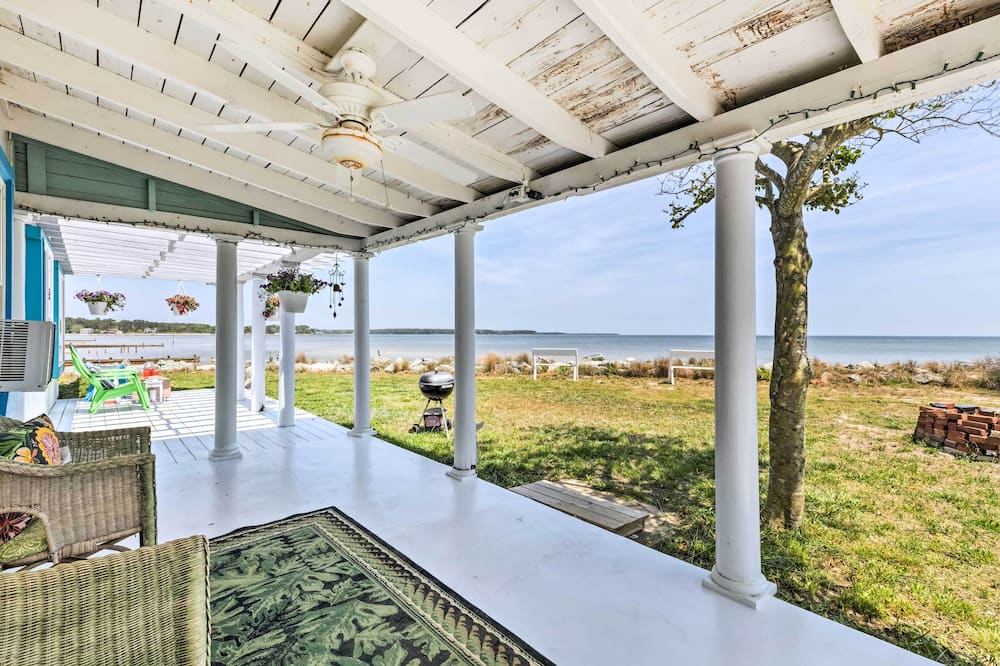 Oceanfront White Stone Cottage w/ Private Beach! - Iberis, VA