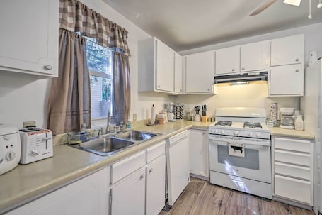 Microondas, horno, placa de cocina, lavavajillas