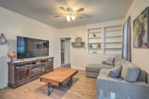 Living area - Cozy Home w/ Patio in the Heart of Cañon City! (Canon City)