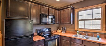 Close to Vineyards: Updated New Haven Retreat!