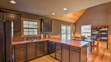 House (2 Bedrooms) | Interior