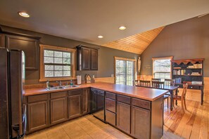 House (2 Bedrooms) | Interior