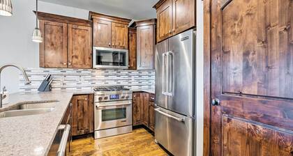 Trendy Townhome ~ 7 Mi to Deer Valley & Park City