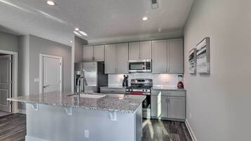 Rumah (3 Bedrooms) | Dapur pribadi | Microwave, oven, kompor, dan mesin pencuci piring