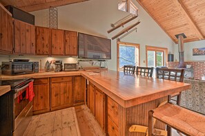 Interior - Remote Cabin w/ Fire Pit: 3 Miles to Stowe Mtn! (Stowe)