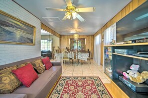 TV, books - El Paso Home < 1 Mi to Lone Star Golf Club! (El Paso)