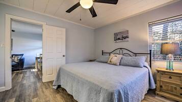 Cottage (1 Bedroom) | 1 bedroom, laptop workspace, iron/ironing board, bed sheets
