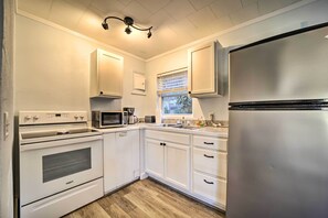 Cottage (1 Bedroom) | Private kitchen | Microwave, oven, stovetop, cookware/dishes/utensils - Maggie Valley Home: Near Festival Grounds! (Maggie Valley)