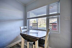 Dining - Maggie Valley Home: Near Festival Grounds! (Maggie Valley)