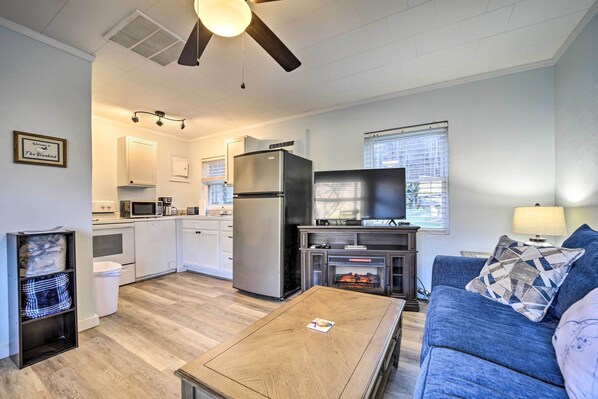 Fireplace - Maggie Valley Home: Near Festival Grounds! (Maggie Valley)