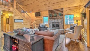 Living area - 'steelhead Lodge' - Double J River Camp (Irons)