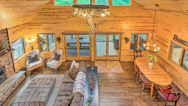 Living area - 'steelhead Lodge' - Double J River Camp (Irons)