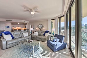 TV, books - Top Floor Condo w/ Resort-style Amenities! (Orange Beach)