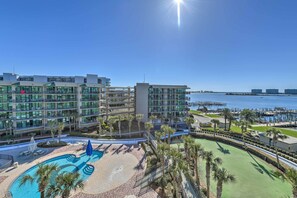 Outdoor pool - Top Floor Condo w/ Resort-style Amenities! (Orange Beach)