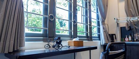 Deluxe Studio | Select Comfort beds, minibar, individually decorated