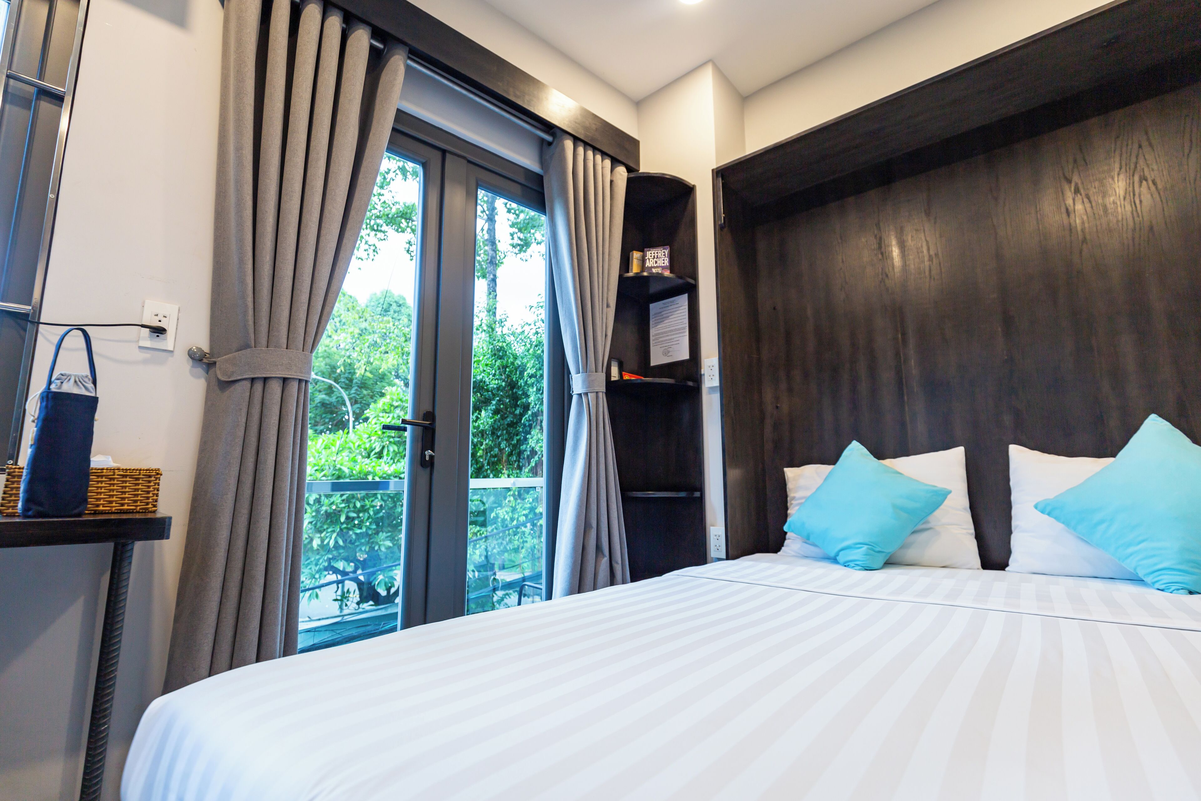 Comfort Studio | Select Comfort beds, minibar, individually decorated