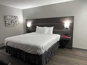 Premium bedding, pillow-top beds, laptop workspace, blackout curtains - Budget Inn Muskogee (Muskogee)