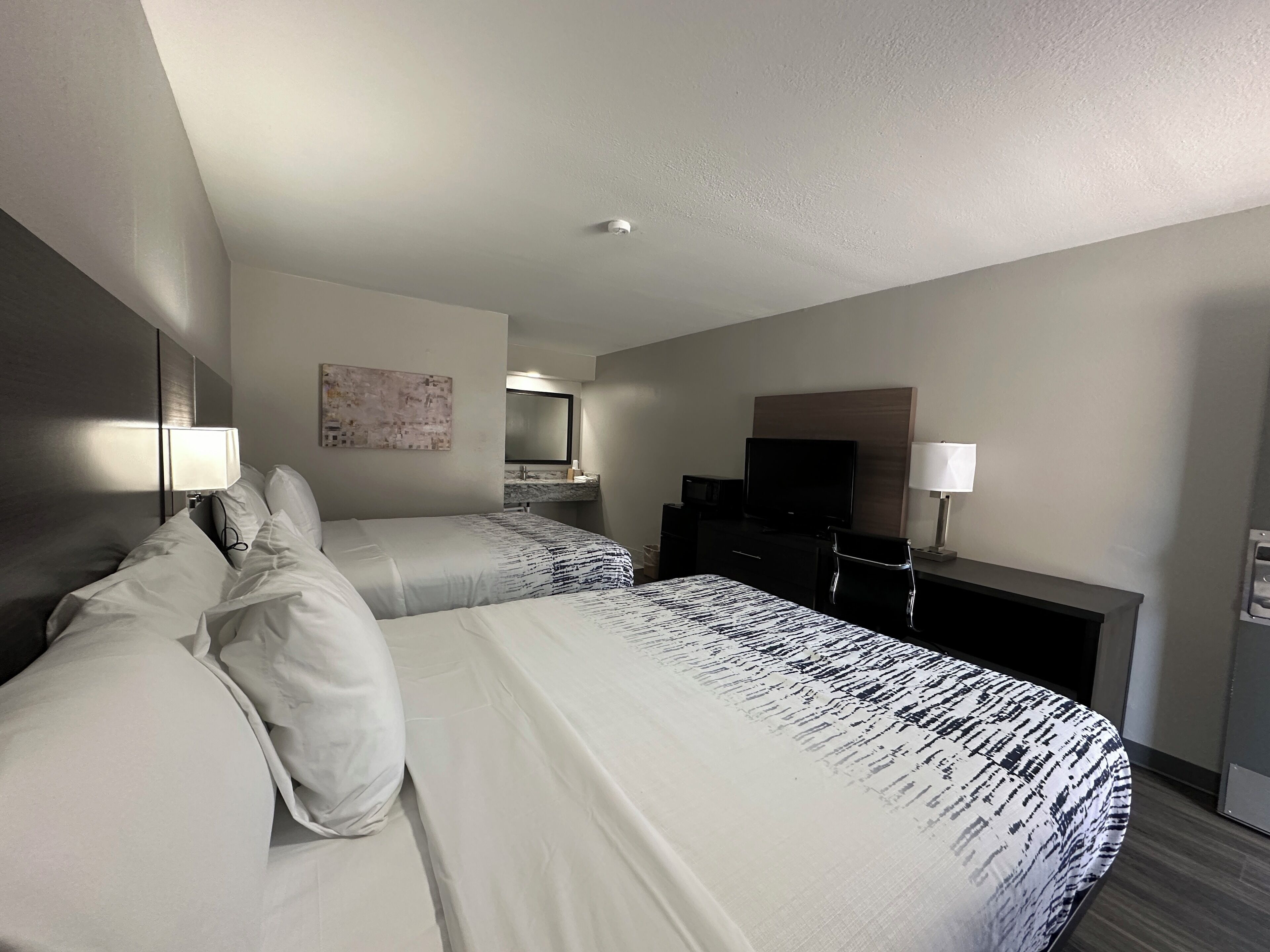 Hochwertige Bettwaren, Pillowtop-Betten, laptopgeeigneter Arbeitsplatz